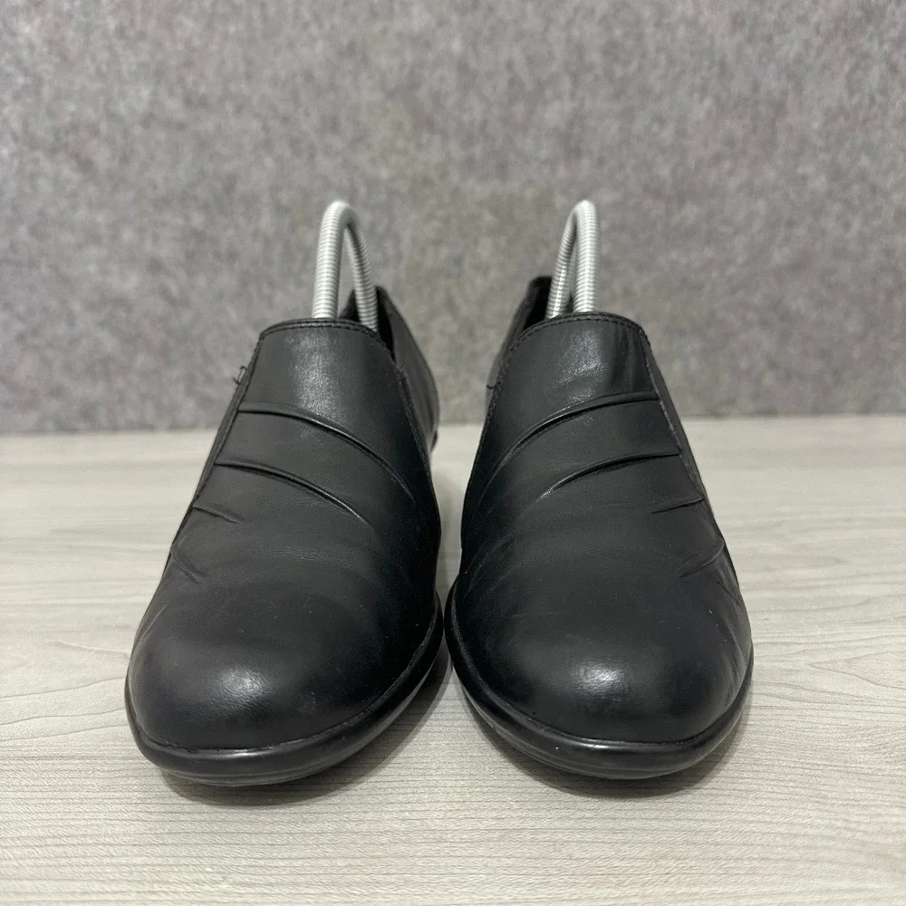 Clarks‎ Partridge Women's Size 8 Black Leather Pleated Slip On Block Heel Shoes